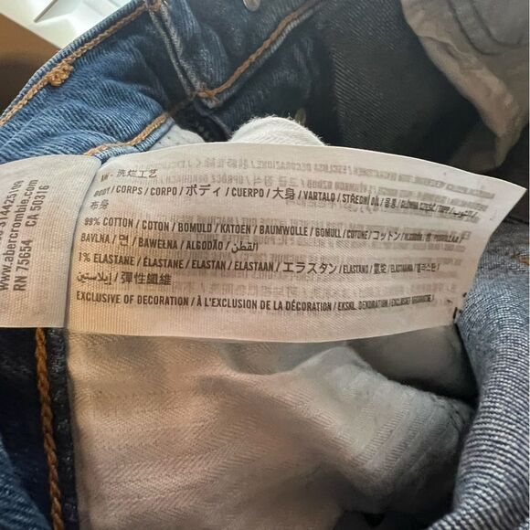 Abercrombie & Fitch Kick Flare Ultra High Rise denim distressed Jeans Size 6 - Picture 6 of 6